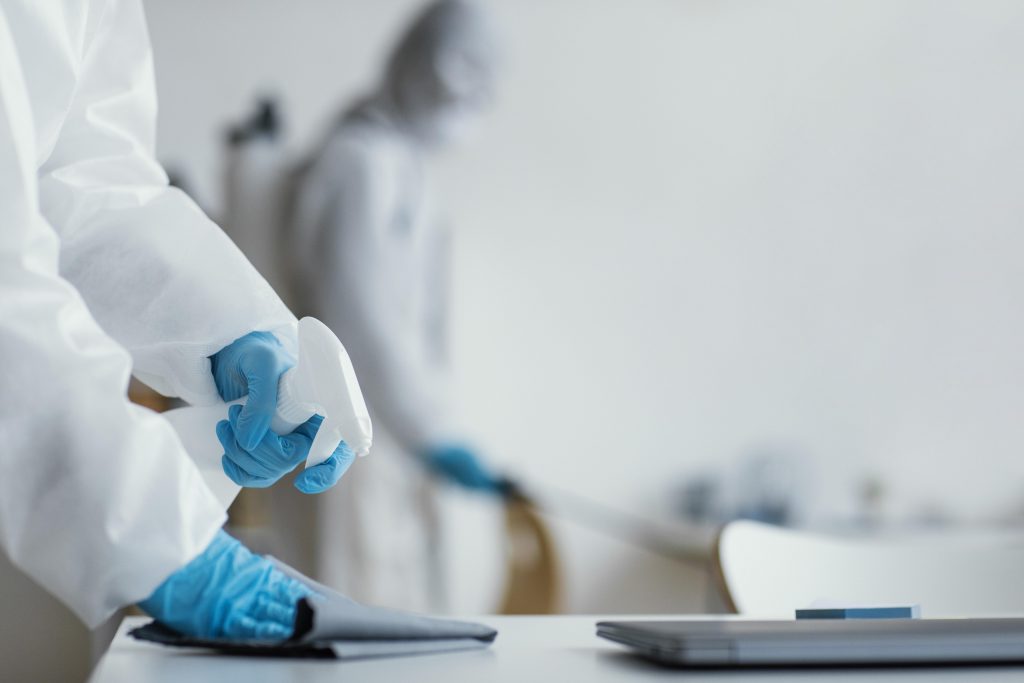 people-disinfecting-biohazard-area (1) desinfection a paris ag3d nuisibles